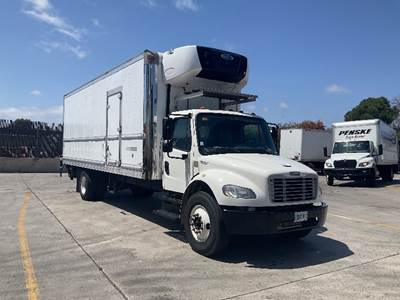 Freightliner M2 26 ft Refrigerated Truck - 220HP, 6 Speed Automatic, Carrier SUPRA960