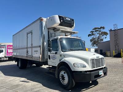 Freightliner M2 26 ft Refrigerated Truck - 220HP, 6 Speed Automatic, Carrier SUPRA960