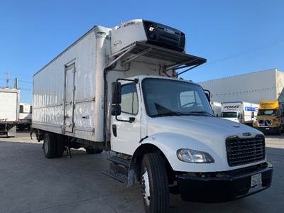 Freightliner M2 26 ft Refrigerated Truck - 220HP, 6 Speed Automatic, Carrier SUPRA960