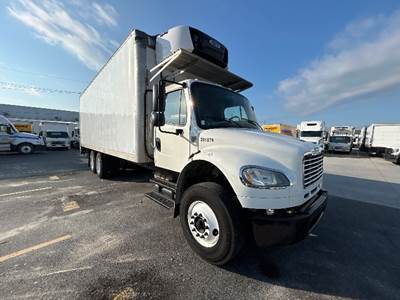 Freightliner M2 26 ft Refrigerated Truck - 300HP, 6 Speed Automatic, Carrier SUPRA860