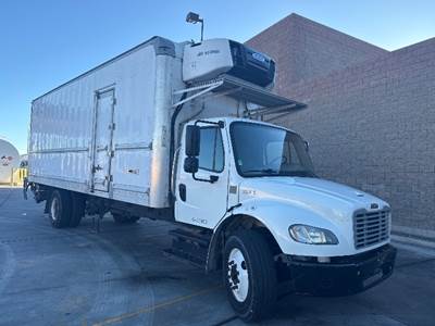 Freightliner M2 26 ft Refrigerated Truck - 220HP, 6 Speed Automatic, Carrier