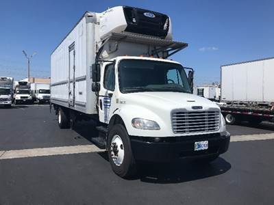 Freightliner M2 26 ft Refrigerated Truck - 220HP, 6 Speed Automatic, Carrier SUPRA960
