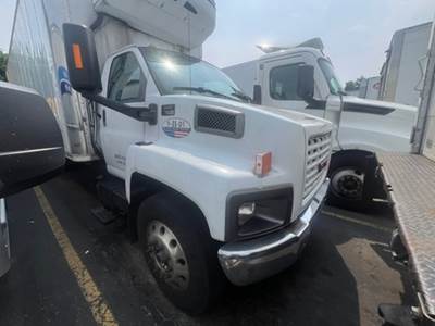 GMC C7500 Refrigerated Truck - 250HP, 6 Speed Automatic