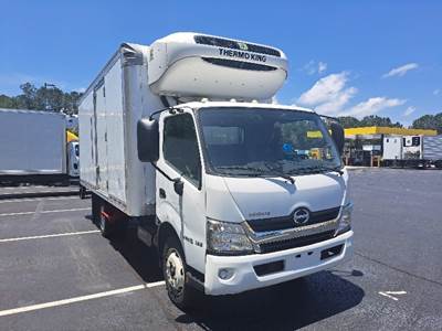 Hino 195 18 ft Refrigerated Truck - 210HP, 6 Speed Automatic, Thermo King T580R-50