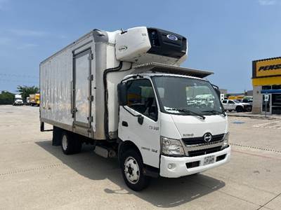 Hino 195 18 ft Refrigerated Truck - 210HP, 6 Speed Automatic, Carrier SUPRA860