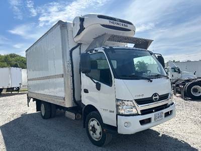 Hino 195 16 ft Refrigerated Truck - 210HP, 6 Speed Automatic, Thermo King T680S-50