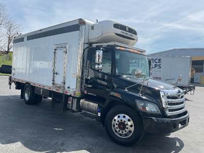 Hino 338 22 ft Refrigerated Truck - 260HP, 6 Speed Automatic, Thermo King T1080S50
