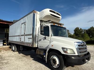 Hino 338 26 ft Refrigerated Truck - 260HP, 6 Speed Automatic, Thermo King T1080S50