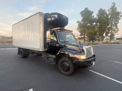 International 4300 20 ft Refrigerated Truck - 220HP, 6 Speed Automatic, Carrier SUPRA760