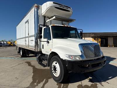 International 4300 Refrigerated Truck - 220HP, 7 Speed Automatic, Thermo King T880S-50