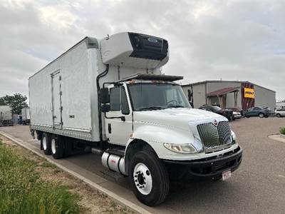 International 4400 26 ft Refrigerated Truck - 315HP, 6 Speed Automatic