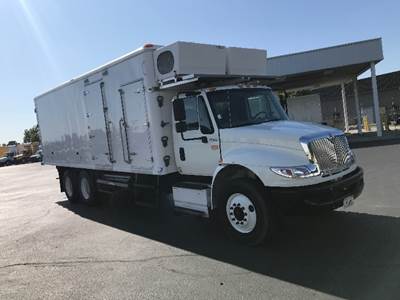 International 4400 25 ft Refrigerated Truck - 315HP, 10 Speed Manual