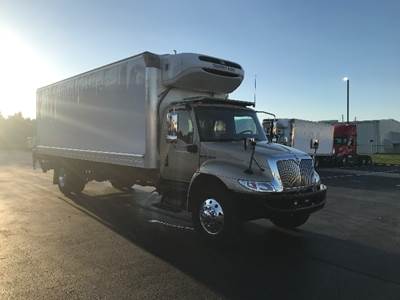International MV607 26 ft Refrigerated Truck - 220HP, 7 Speed Automatic, Thermo King T680S-30