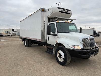 International MV607 26 ft Refrigerated Truck - 220HP, 6 Speed Automatic, Thermo King T680R-30