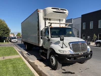 International MV607 26 ft Refrigerated Truck - 220HP, 7 Speed Automatic, Thermo King T880S-50
