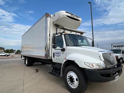 International MV607 26 ft Refrigerated Truck - 220HP, 6 Speed Automatic