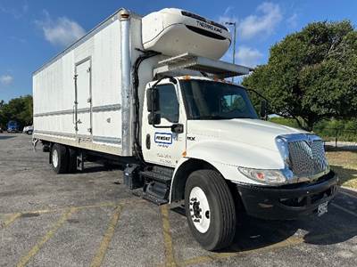 International MV607 26 ft Refrigerated Truck - 220HP, 7 Speed Automatic