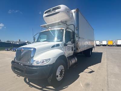 International MV607 26 ft Refrigerated Truck - 220HP, 7 Speed Automatic