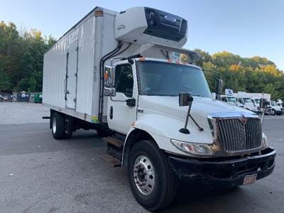 International MV607 22 ft Refrigerated Truck - 240HP, 6 Speed Automatic, Carrier SUPRA660