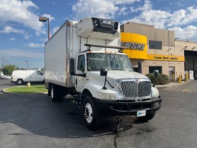 International MV607 20 ft Refrigerated Truck - 220HP, 6 Speed Automatic, Carrier SUPRA660