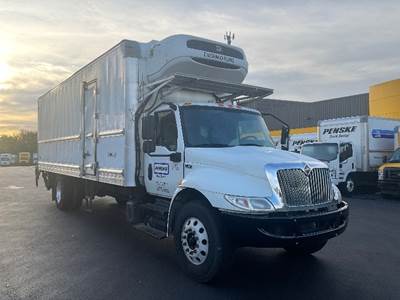 International MV607 26 ft Refrigerated Truck - 220HP, 6 Speed Automatic, Thermo King T1080R50