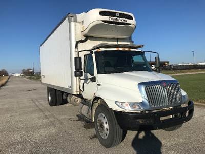 International MV607 Refrigerated Truck - 220HP, 6 Speed Automatic, Thermo King T1090MT