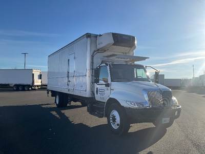 International MV607 26 ft Refrigerated Truck - 220HP, 7 Speed Automatic
