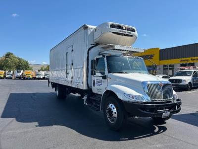 International MV607 26 ft Refrigerated Truck - 220HP, 6 Speed Automatic, Thermo King T1080R50