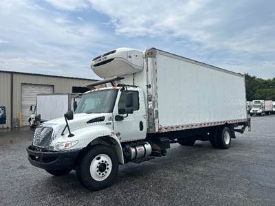 International MV607 Refrigerated Truck - 240HP, 6 Speed Manual, Thermo King T880R-30