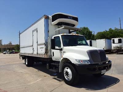 International MV607 Refrigerated Truck - 220HP, 6 Speed Automatic, Carrier S9