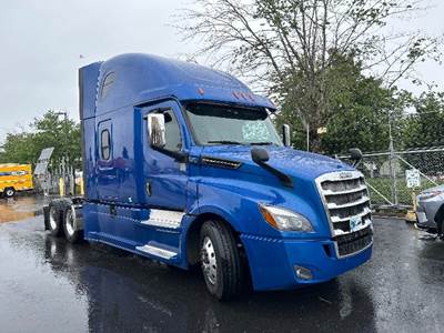 Eby LIVSTOCK Sleeper Semi Truck - 72" Integral Sleeper, 400HP, 12 Speed Automatic