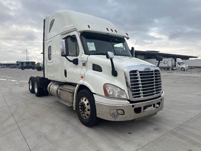 Freightliner Cascadia 113 Sleeper Semi Truck - 72" Integral Sleeper, 435HP, 12 Speed Automatic