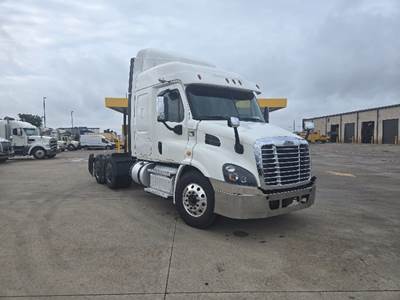 Freightliner Cascadia 113 Sleeper Semi Truck - 48" Integral Sleeper, 410HP, 12 Speed Automatic