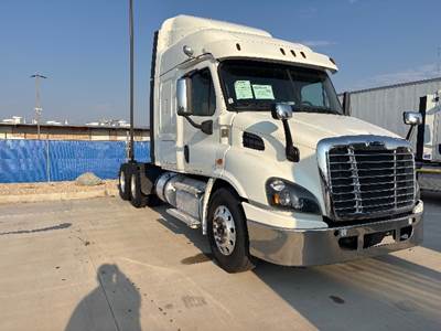 Freightliner Cascadia 113 Sleeper Semi Truck - 48" Integral Sleeper, 410HP, 12 Speed Automatic
