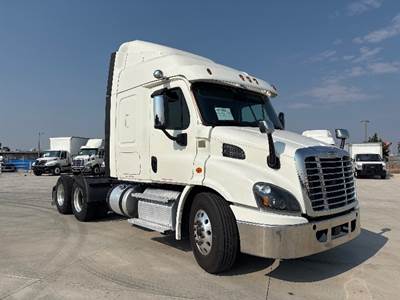 Freightliner Cascadia 113 Sleeper Semi Truck - 48" Integral Sleeper, 410HP, 12 Speed Automatic