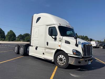 Freightliner Cascadia 113 Sleeper Semi Truck - 72" Integral Sleeper, 450HP, 12 Speed Automatic