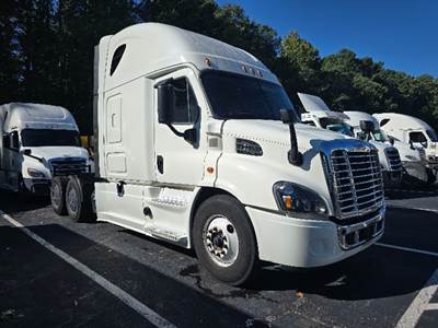 Freightliner Cascadia 113 Sleeper Semi Truck - 72" Integral Sleeper, 450HP, 12 Speed Automatic