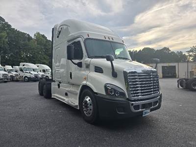 Freightliner Cascadia 113 Sleeper Semi Truck - 72" Integral Sleeper, 450HP, 12 Speed Automatic