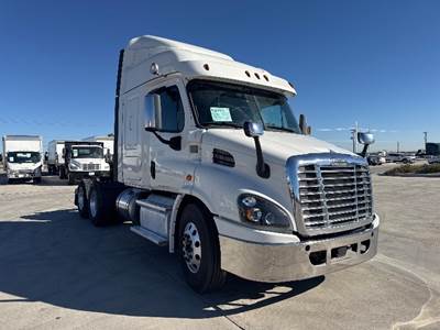 Freightliner Cascadia 113 Sleeper Semi Truck - 48" Integral Sleeper, 410HP, 12 Speed Automatic