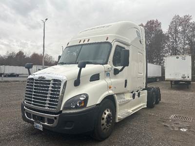 Freightliner Cascadia 113 Sleeper Semi Truck - 72" Integral Sleeper, 450HP, 12 Speed Automatic