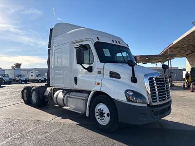 Freightliner Cascadia 113 Sleeper Semi Truck - 60" Integral Sleeper, 450HP, 12 Speed Automatic
