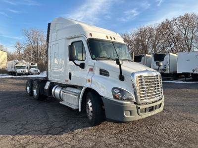 Freightliner Cascadia 113 Sleeper Semi Truck - 60" Integral Sleeper, 450HP, 12 Speed Automatic