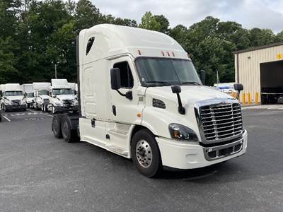 Freightliner Cascadia 113 Sleeper Semi Truck - 72" Integral Sleeper, 450HP, 12 Speed Automatic