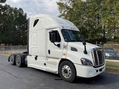 Freightliner Cascadia 113 Sleeper Semi Truck - 72" Integral Sleeper, 450HP, 12 Speed Automatic