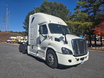 Freightliner Cascadia 113 Sleeper Semi Truck - 72" Integral Sleeper, 450HP, 12 Speed Automatic