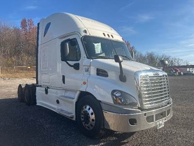 Freightliner Cascadia 113 Sleeper Semi Truck - 72" Integral Sleeper, 450HP, 12 Speed Automatic