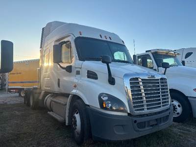 Freightliner Cascadia 113 Sleeper Semi Truck - 60" Integral Sleeper, 450HP, 12 Speed Automatic