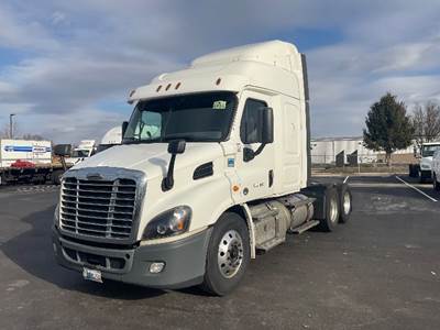 Freightliner Cascadia 113 Sleeper Semi Truck - 48" Integral Sleeper, 450HP, 10 Speed Manual