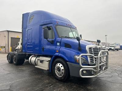 Freightliner Cascadia 113 Sleeper Semi Truck - 72" Integral Sleeper, 450HP, 12 Speed Automatic