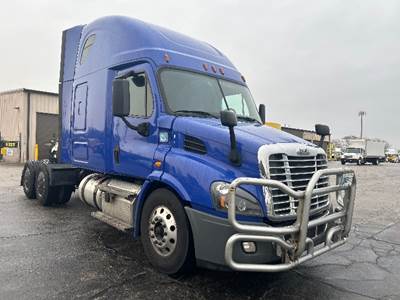 Freightliner Cascadia 113 Sleeper Semi Truck - 72" Integral Sleeper, 450HP, 12 Speed Automatic